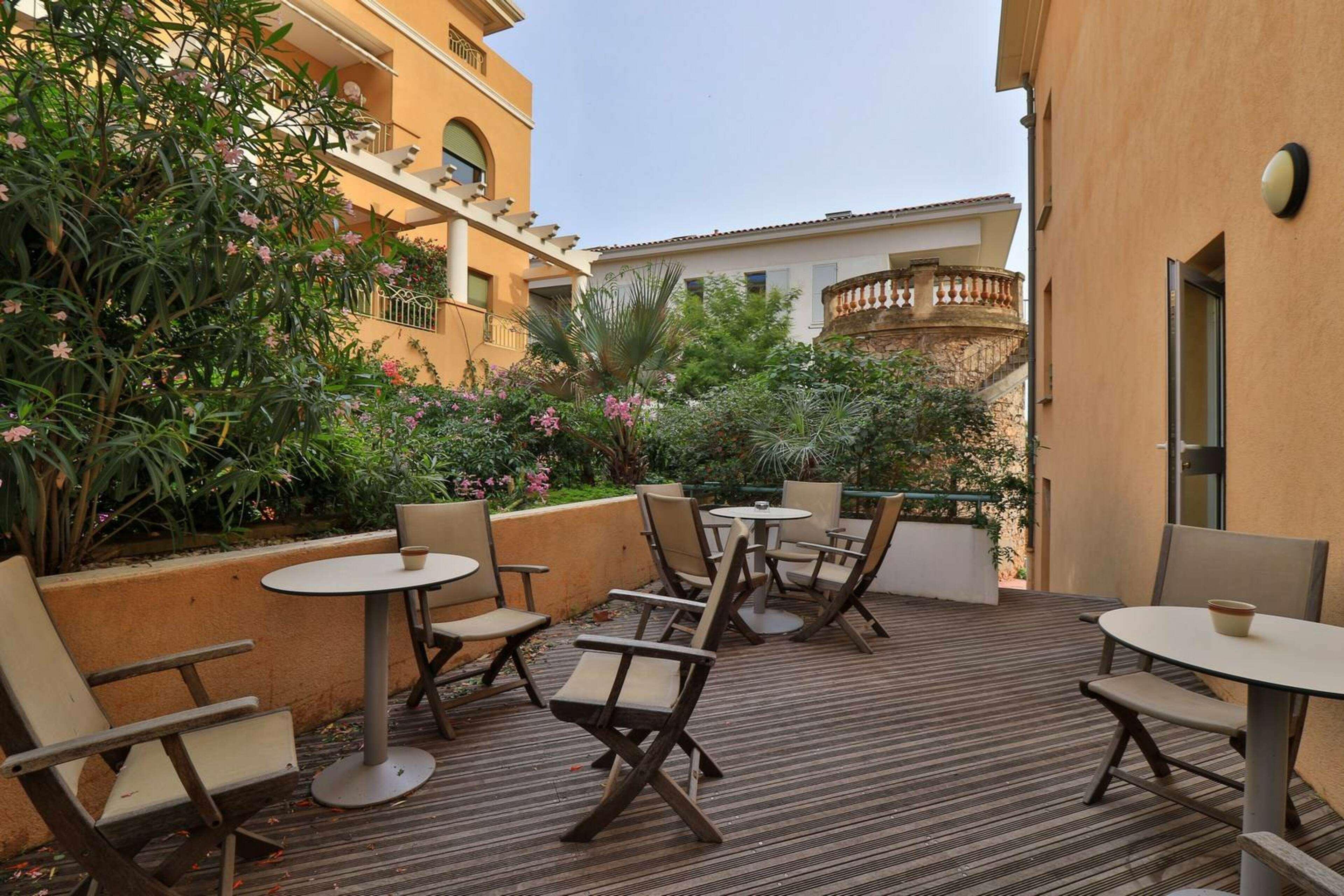 Hotel Sanary, Soleil Et Jardin - Renovation Hiver 2024-25 Exteriör bild